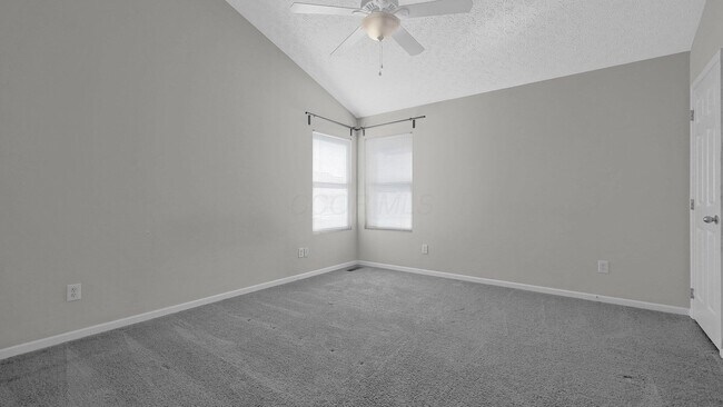 Building Photo - 133 Feathertip Ln