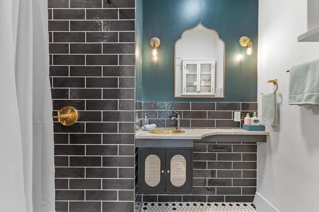 Building Photo - 519 E Ashby Pl