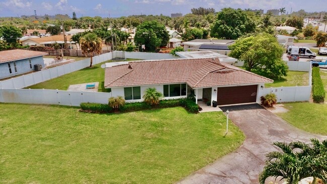 Building Photo - 4000 NW 3rd Ave