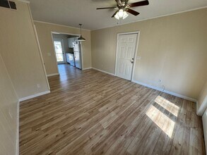 Building Photo - 2 Bedroom 1 Bath Condo Style Apartment