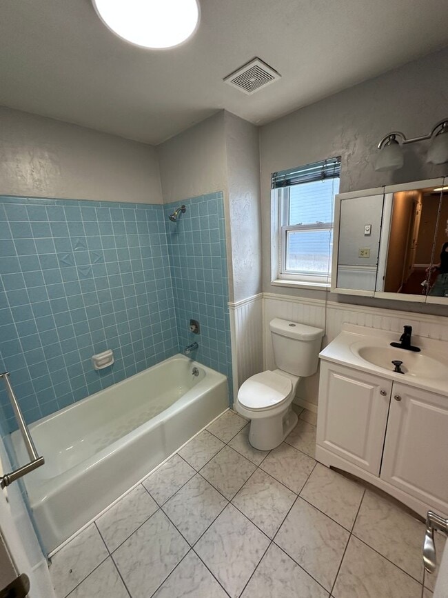 Building Photo - 2269 W Skyview Dr