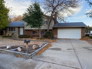 Building Photo - Start a Lease by 12/1 and Receive a $500 R...