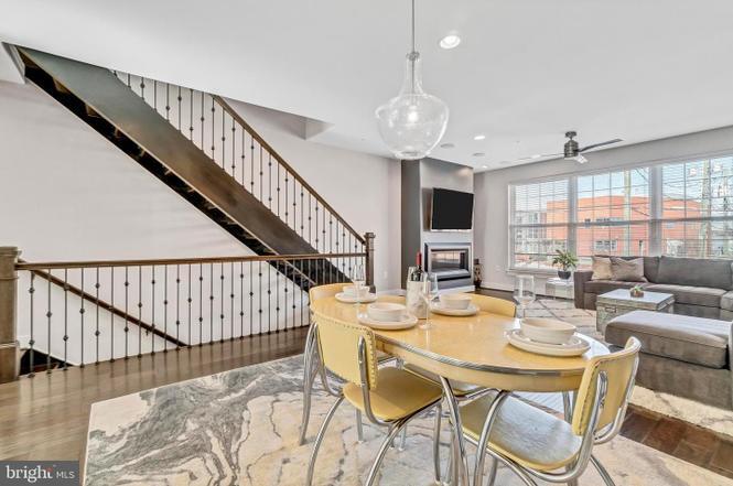 Building Photo - 3613 Fleet St