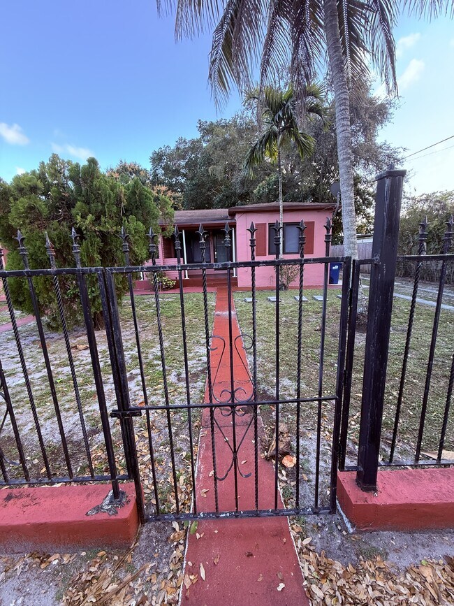 Building Photo - 532 NW 106th St