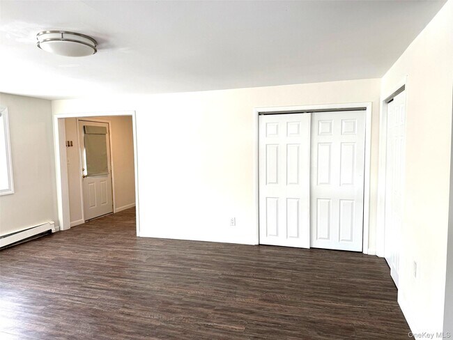 Building Photo - 136 Mountain Rd