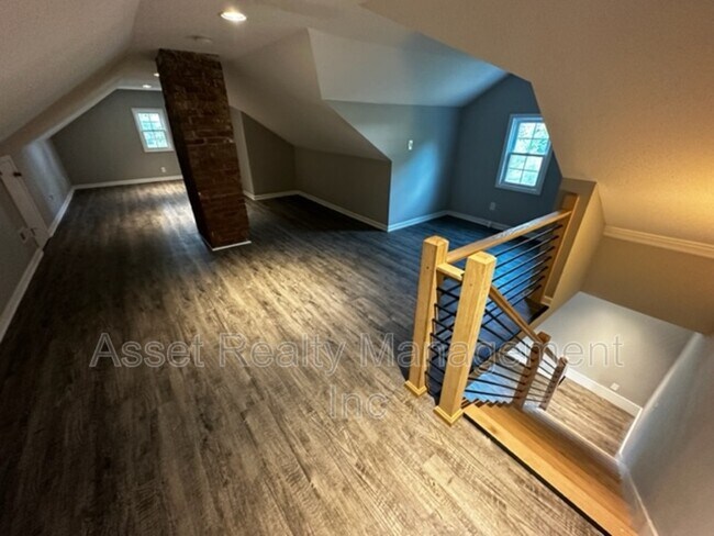 Building Photo - 2208 Sanderson Rd