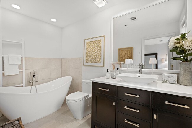 Building Photo - 99 PARK Ave