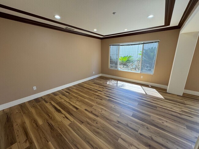 Building Photo - Gorgeous for 4 Bedroom and gated community
