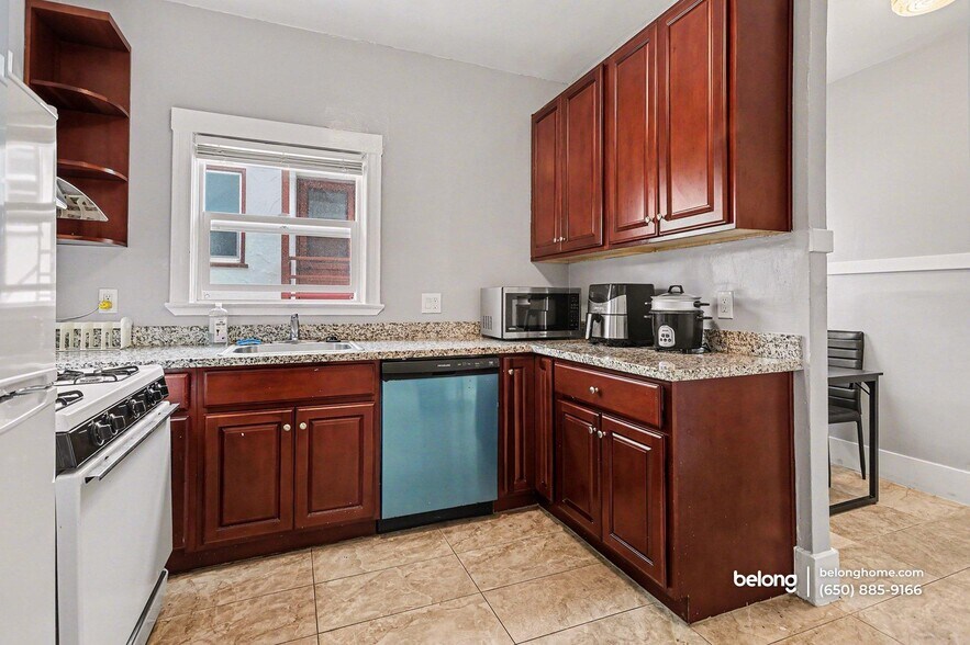 Building Photo - 2366 Virginia St