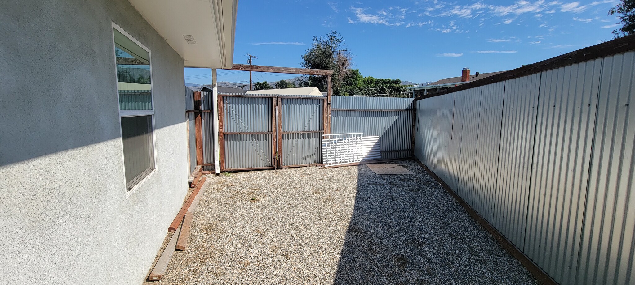 Building Photo - 204 W Duell St