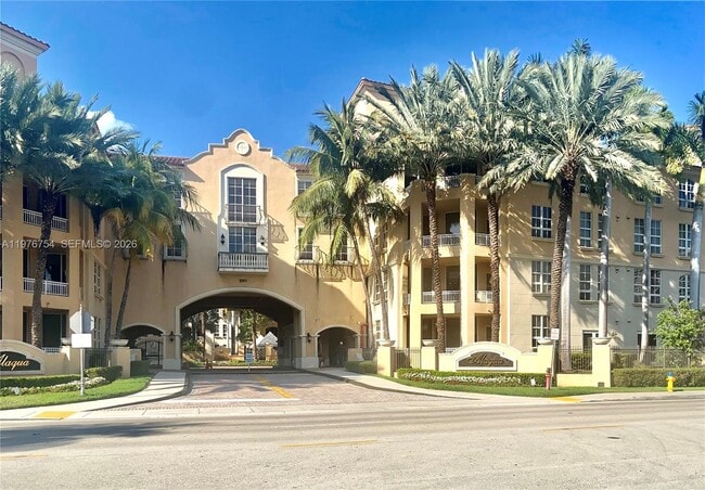 Building Photo - 3001 NE 185th St