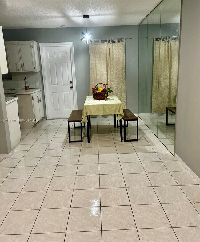 Building Photo - 2641 Polk St