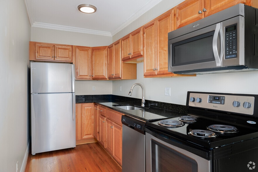 Studio - 420SF - Kitchen - 4245 West Pine Ave