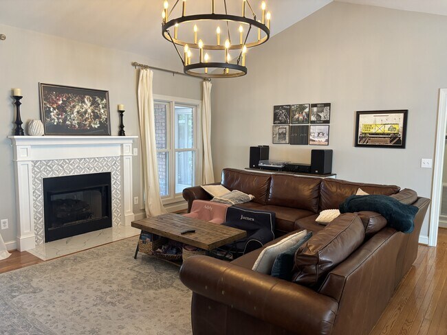 Building Photo - 420 Lake Forest Dr SE