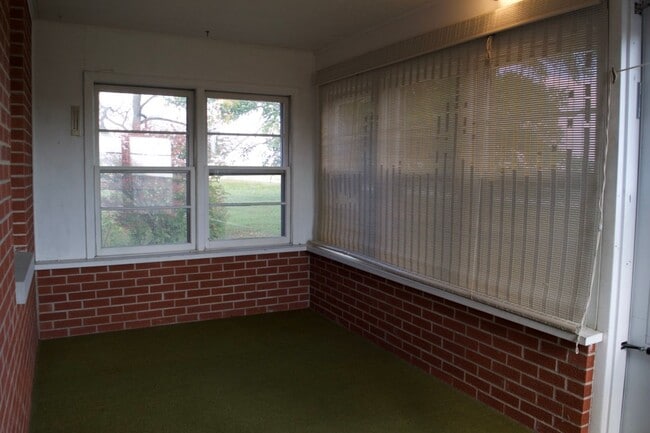 Building Photo - 3 Bedroom House Next To Columbia Regional ...