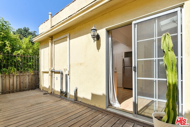 Building Photo - 420 Altair Pl