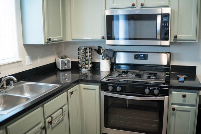 Building Photo - 6903 Gold Kings Ave