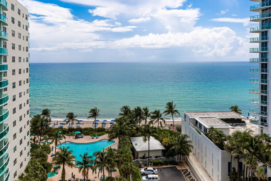 Building Photo - 3901 S Ocean Dr