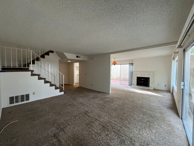Building Photo - MOVE-IN READY Chatsworth 3+2.5 w/backyard,...