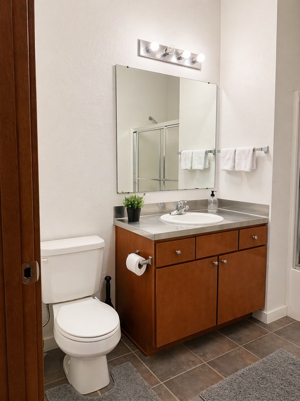 Building Photo - 10 W 10th St