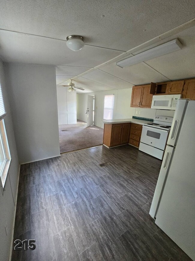 Building Photo - 215 Julia St