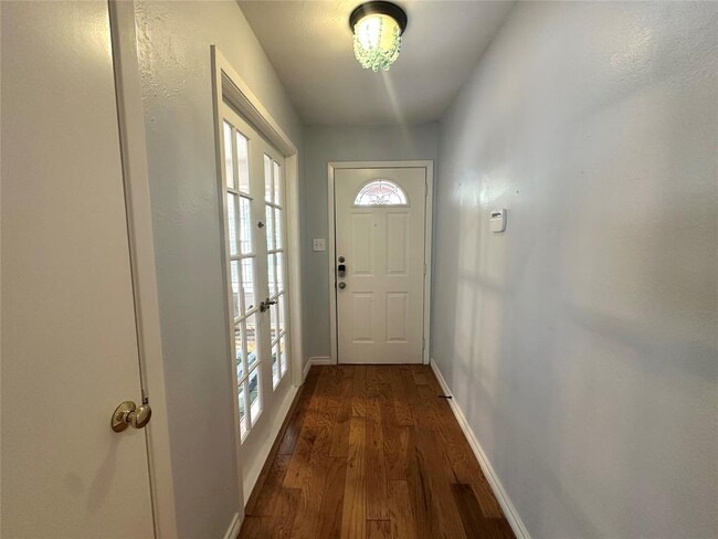 Building Photo - 5300 Suburban Dr