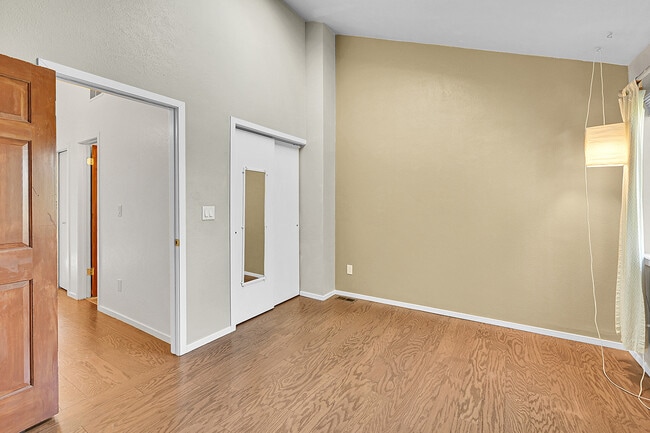 Building Photo - 721 Julian Cir