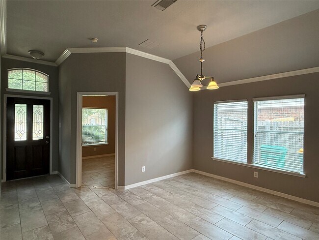 Building Photo - 16126 Saxon Hollow Ln