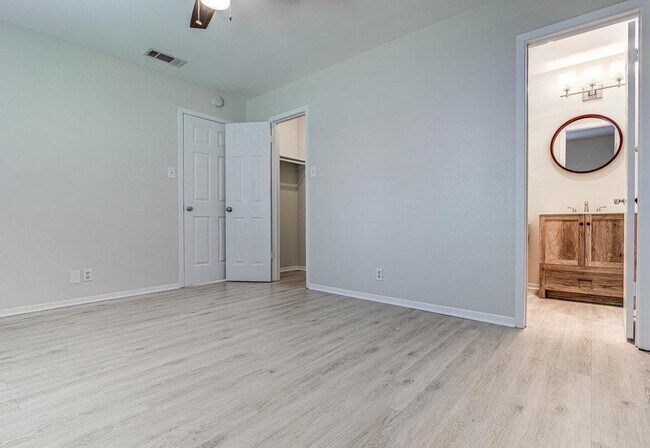 Building Photo - 12302 Deer Falls Dr