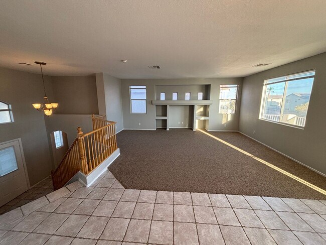 Building Photo - Spacious 3Bed/3Bath Two Story Home Located...
