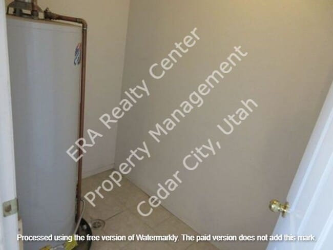 Building Photo - 330 N 900 W