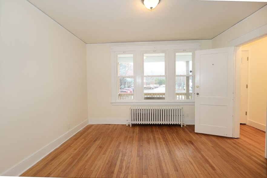 Building Photo - 146 Division St