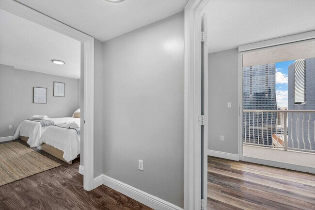 Building Photo - 1 SE 12th St