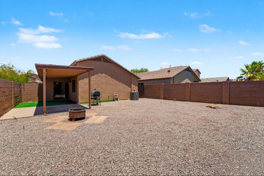 Building Photo - 42551 W Hillman Dr