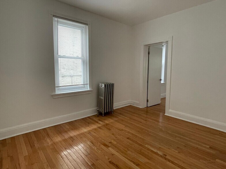 Building Photo - 3885 Manayunk Ave
