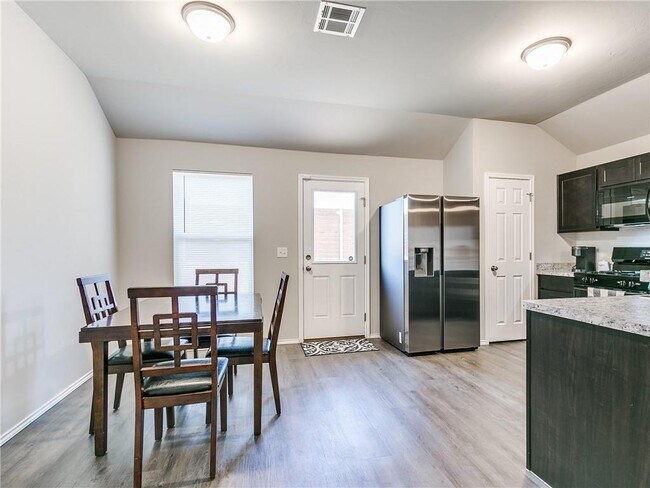 Building Photo - 11708 NW 99th Ter