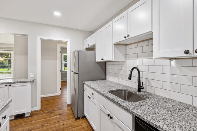 Building Photo - 2087 Allard Ave