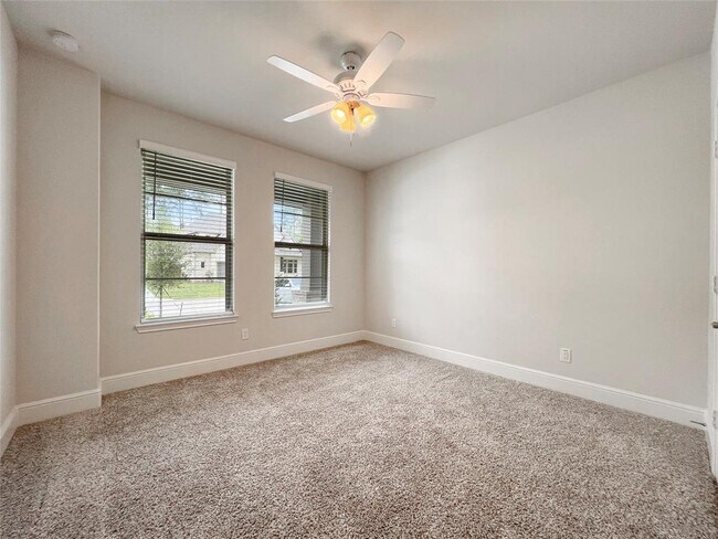 Building Photo - 21817 Enchanted Rock Dr N