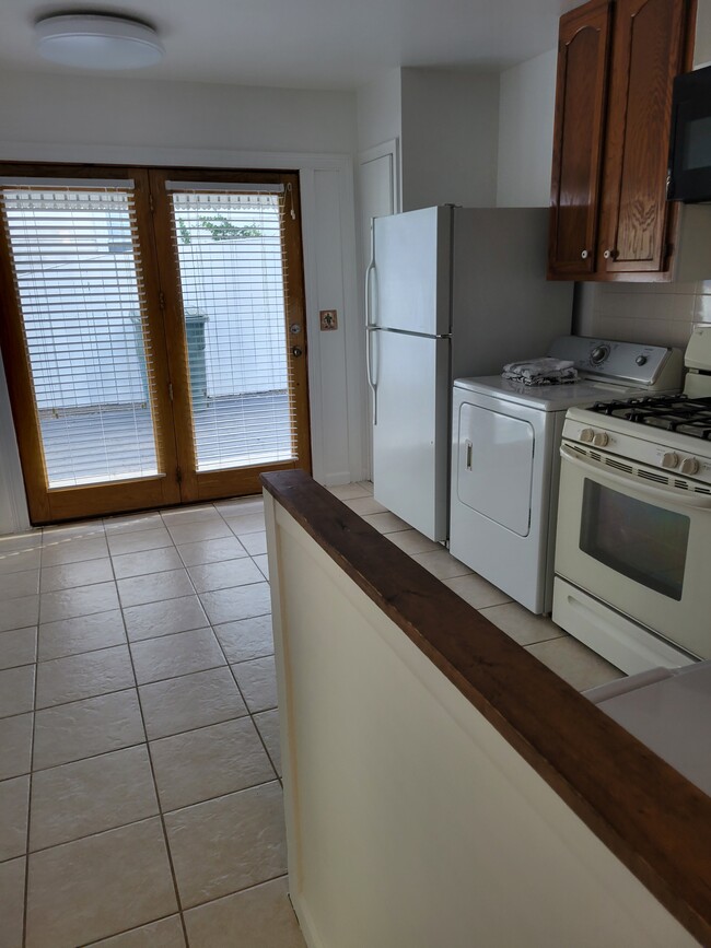 Kitchen - 53 S Westview Ave