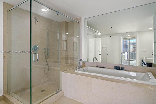 Building Photo - 495 Brickell Ave