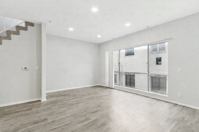 Interior Photo - 7057 Lanewood Ave