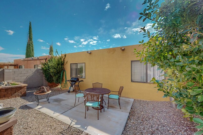 Building Photo - UNSER/LADERA 2 Bedroom  2 Bath  2 car gara...