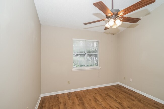 Building Photo - 11350 Weeden Island Way