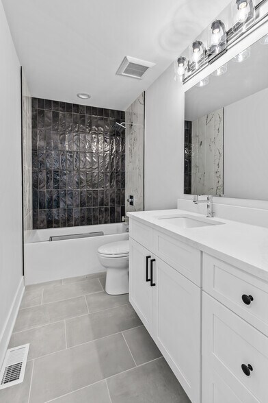 Building Photo - 27W280 Bauer Rd