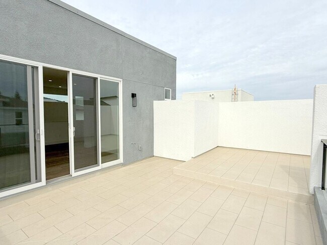 Building Photo - Newly Built ! Be The First To Live Here ! Modern Detached Home In New City Village !