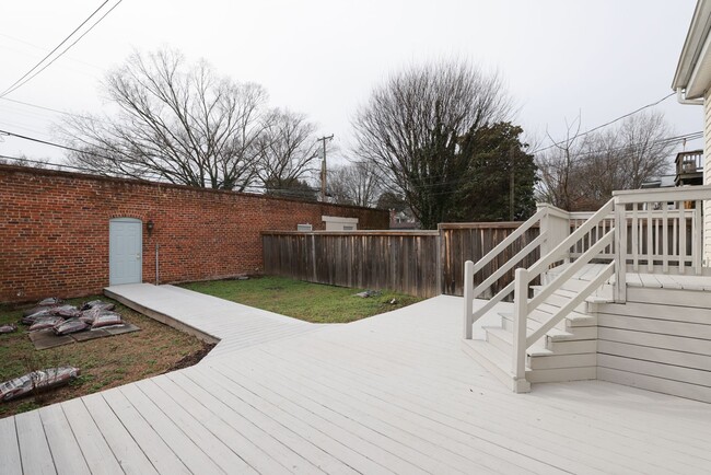 Building Photo - -- AVAILABLE 05/26/2026 -- MUSEUM DISTRICT CHARMER! 2 CAR GARAGE