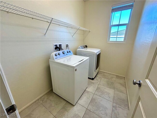 Building Photo - 2927 Ventana Ridge Ave