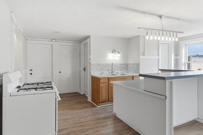 Building Photo - 293 Clemente St