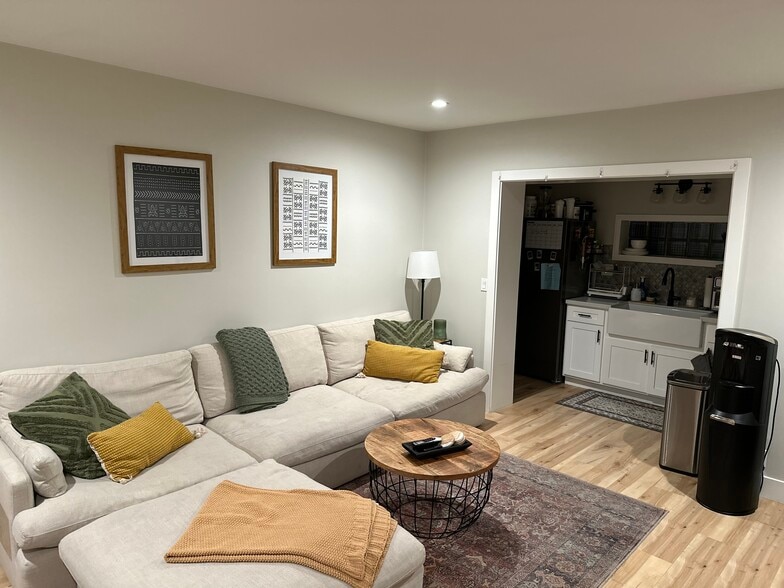 Building Photo - 9430 Lomita Dr