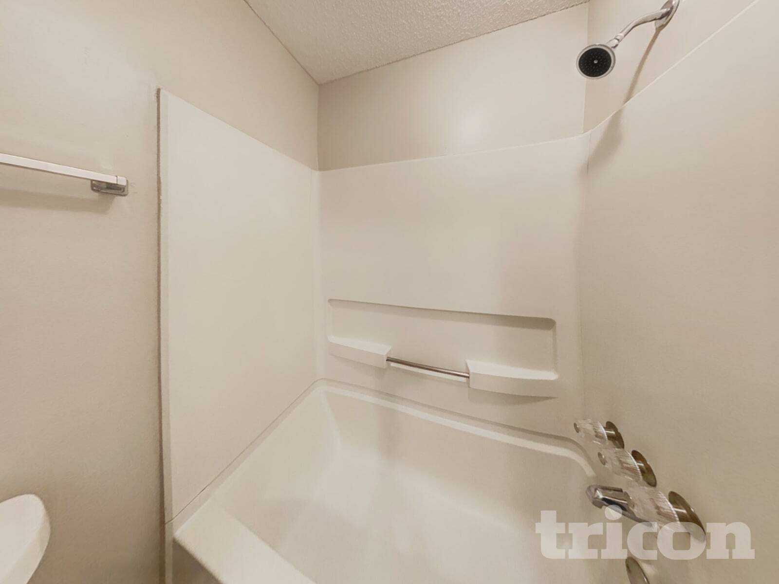 Building Photo - 529 Slew Ave